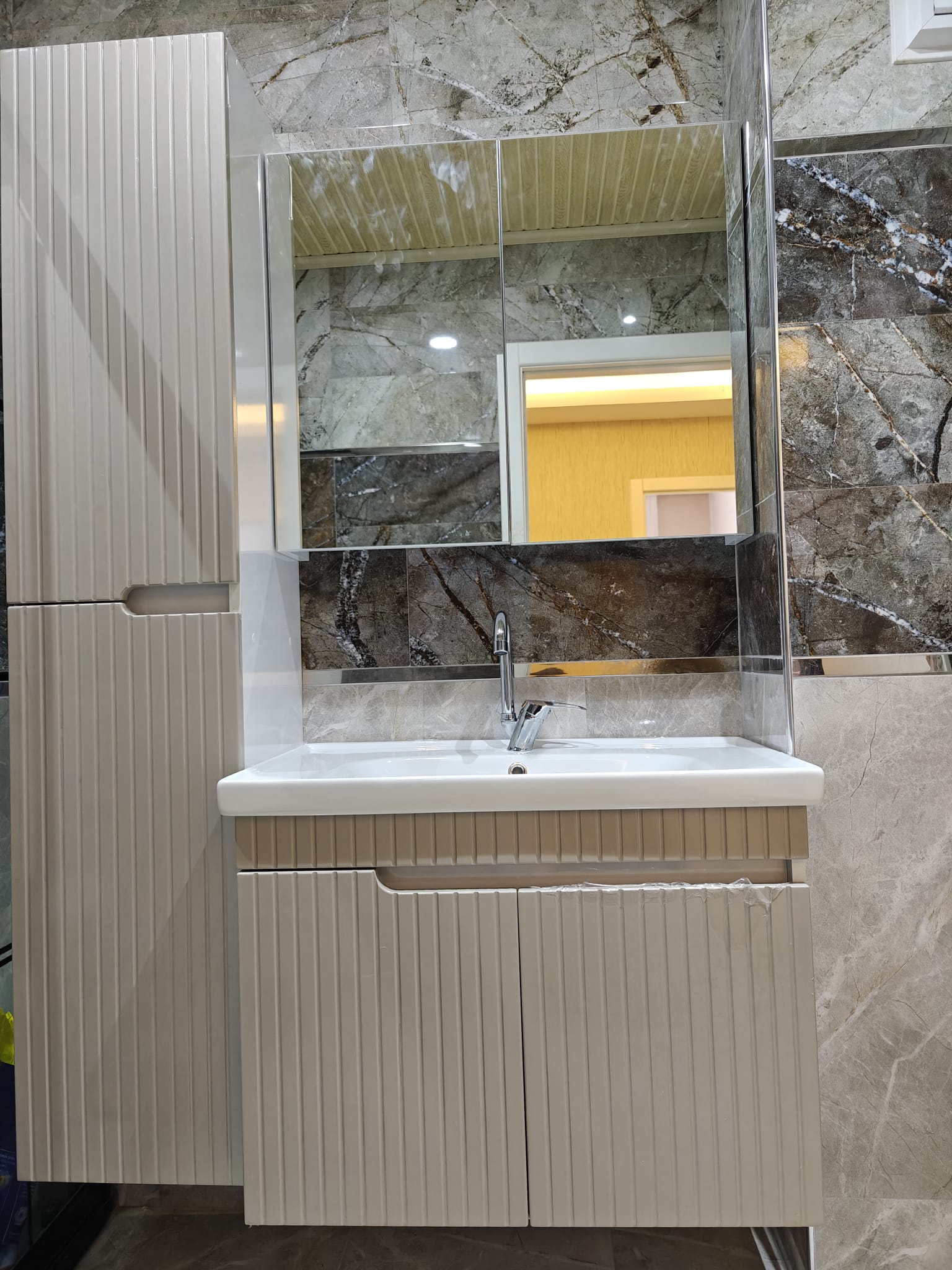 MDF ve Balon Kapak Banyo Dolapları ile Banyonuzda Şıklık ve Dayanıklılığı Buluşturun!